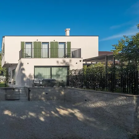 Villa With Pool In
