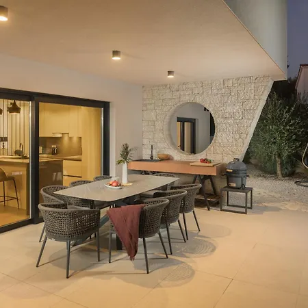 Villa With Pool In