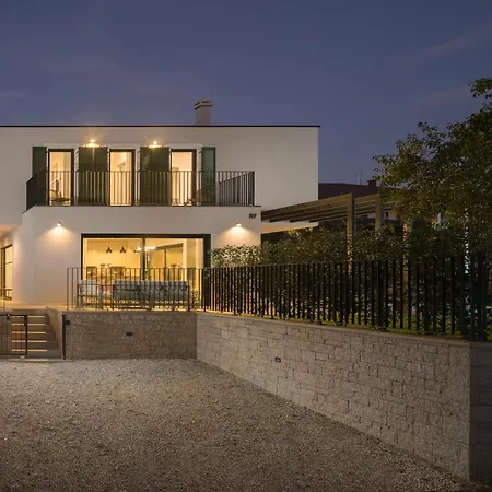 Villa With Pool In
